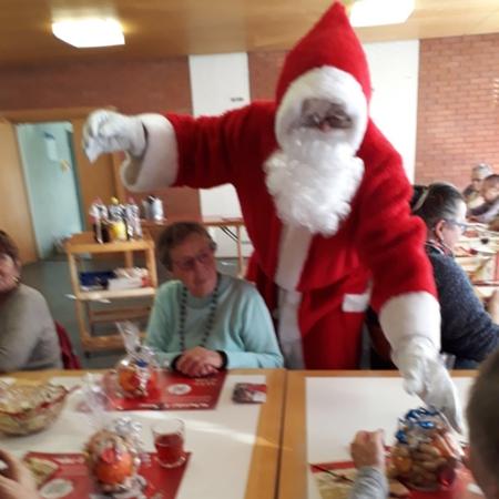 Nikolaus beim Mittagstisch in Hohtenn