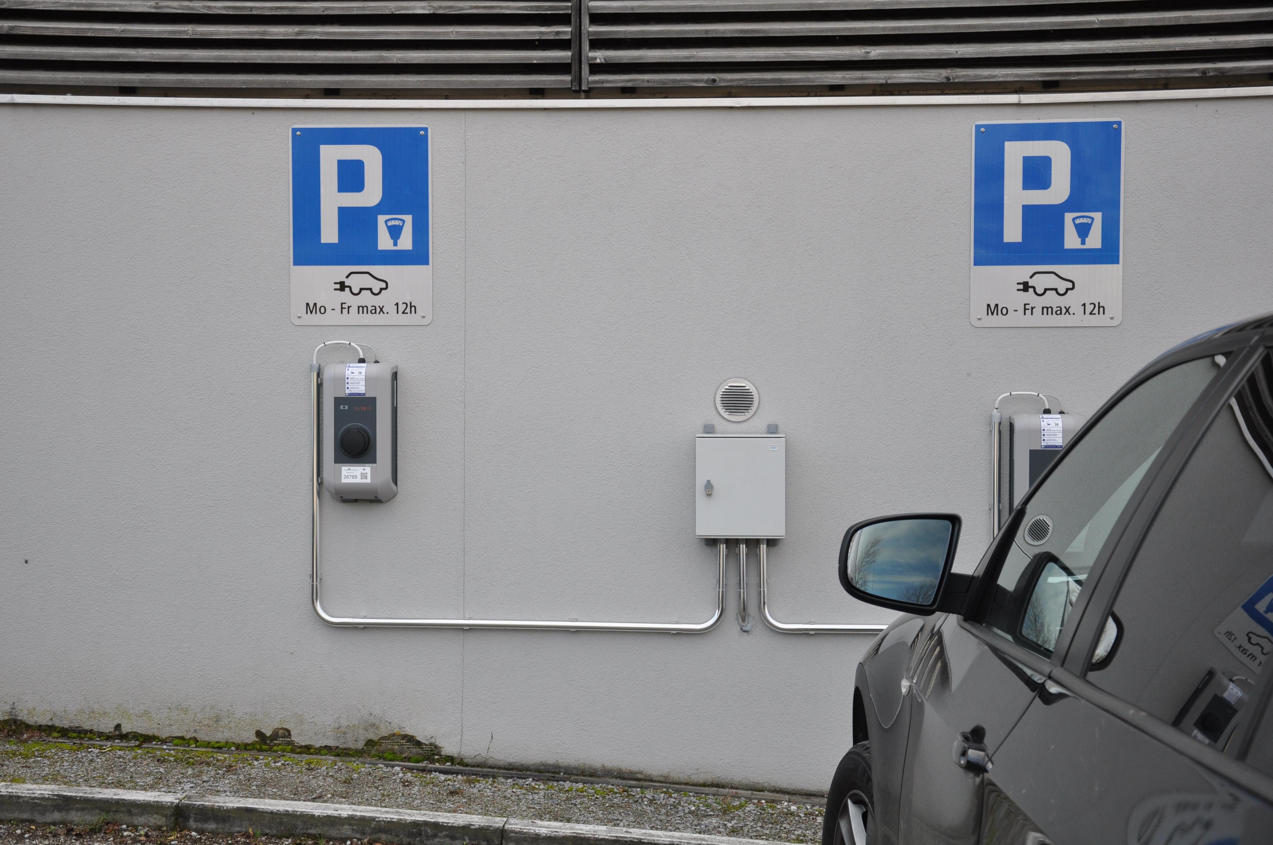 Elektroladestation Sportanlagen Brand