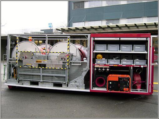 T.Brändle AG, 2007, Gewicht: 4.55 t
Aufbau: Schlauchhaspel, Geräteraum, Auffangbecken 35000 l, 1000 m Schlauch 110, Schieber 110, Generator, Signalisationsmaterial