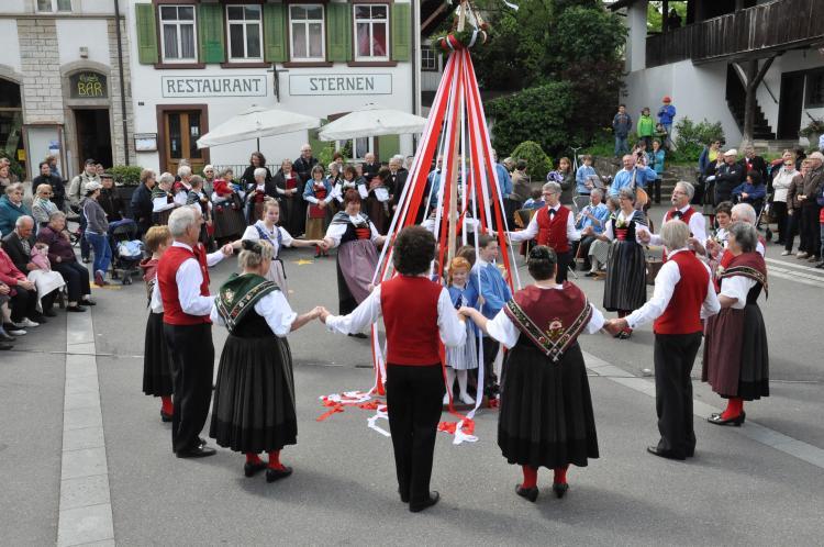 Mai-Tanz in der Begegnungszone
