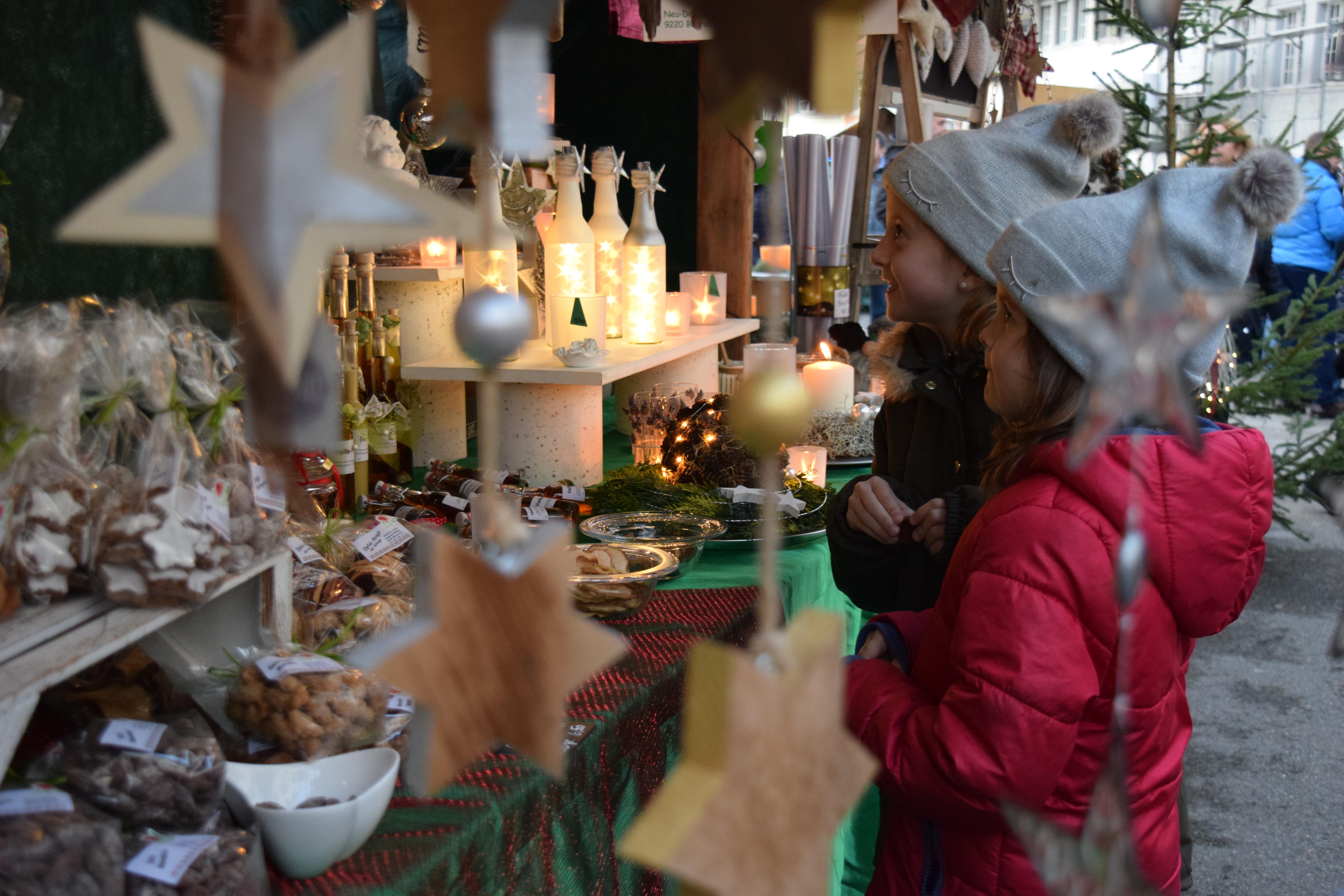 Jeweils am 1. Adventswochenende findet in der Altstadt Bischofszell der wohl schönste Adventsmarkt der Ostschweiz statt. Begleitet wird dieser von den Sonntagsverkäufen des Gewerbes und weihnächtlichen Konzerten.