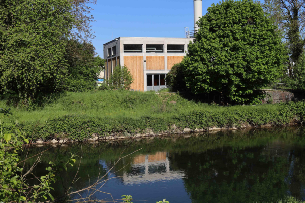 Heizzentrale mit Birsufer
