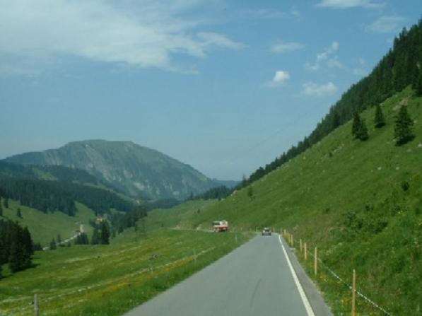 Bei schönstem Sommerwetter war die Passfahrt ein Vergnügen (auch dank der Klimaanlage in den Bussen).
