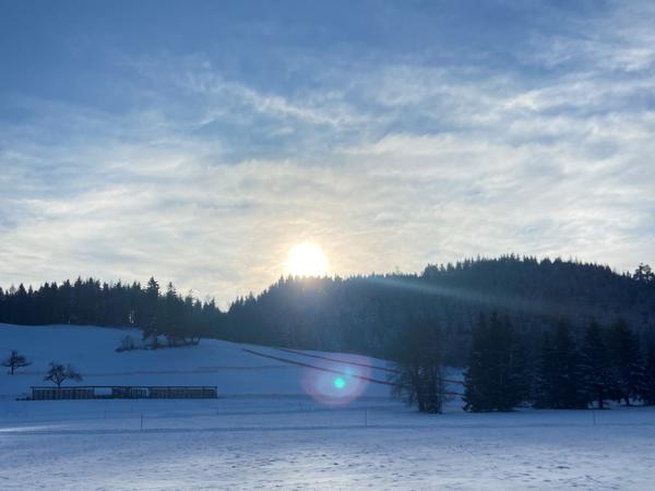 Zugerberg im Schnee und Sonnenstrahlen