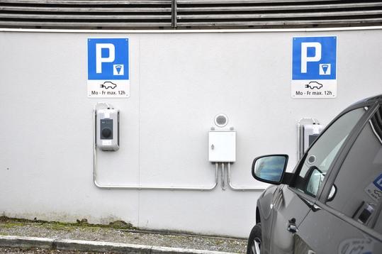 Ladestation bei den Sportanlagen Brand 