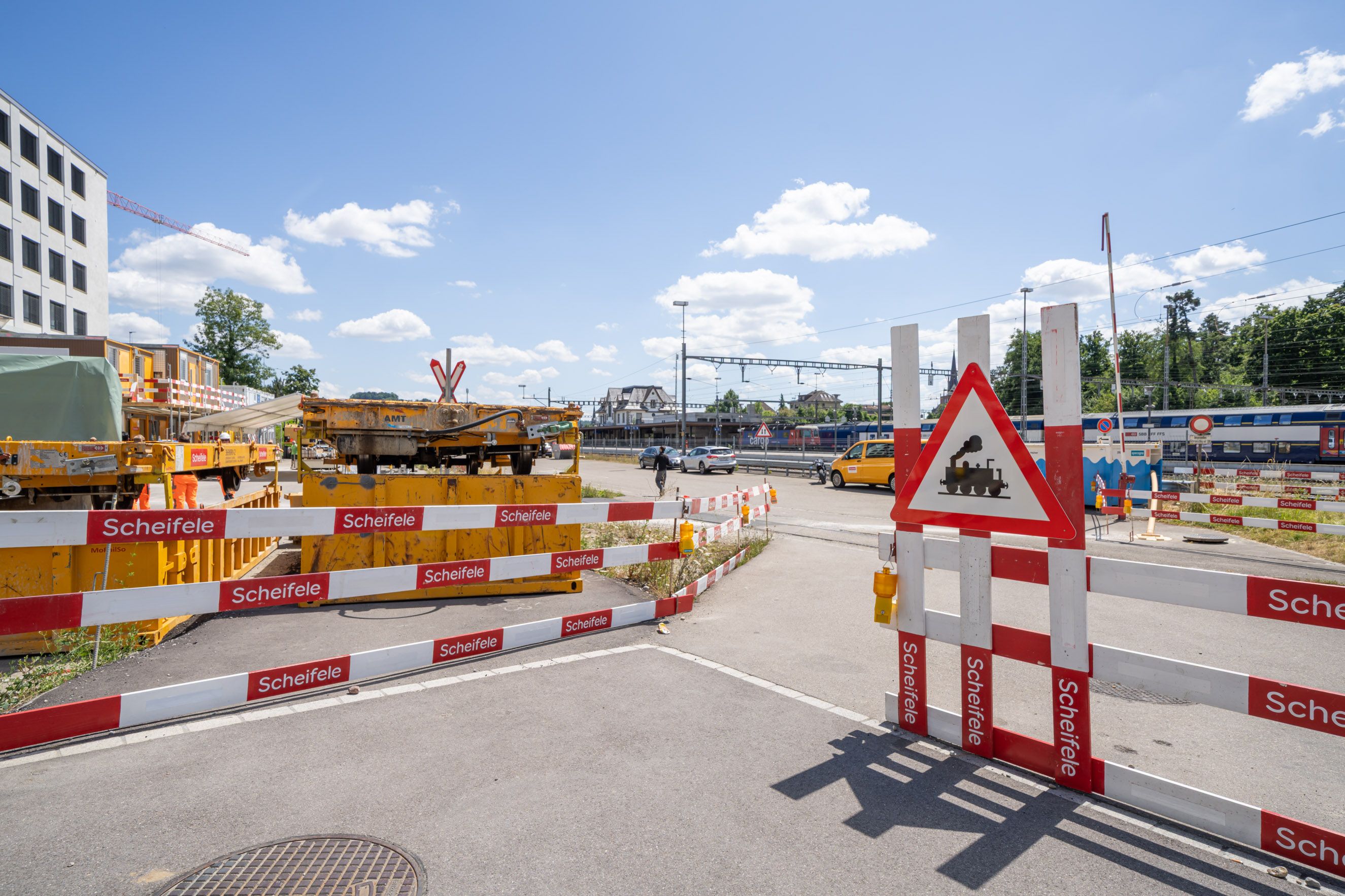 Der Fussweg über das Freiverlad-Areal bleibt auch während den Bauarbeiten offen.
Foto: Andrea Lobsiger
