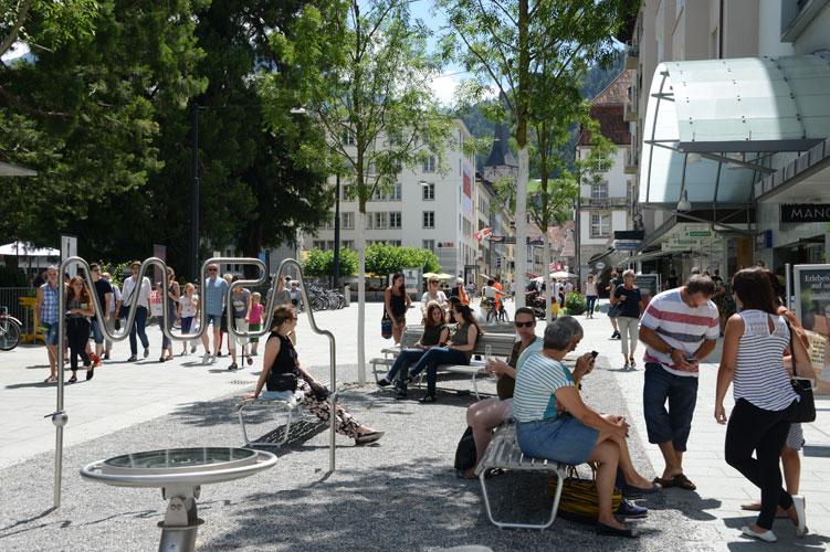 Begegnungsort inmitten des Geschäftszentrums.