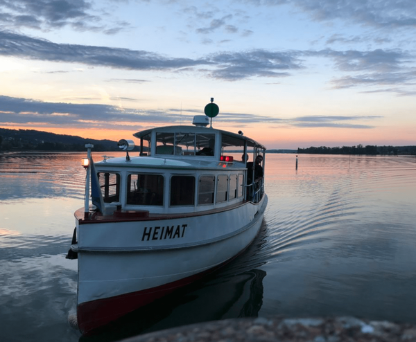 Bild Schiff Heimat auf dem Greifensee bei Abendrot