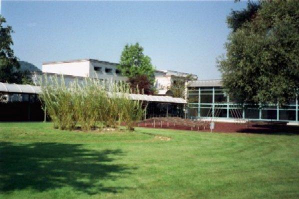 Das Brotkorbschulhaus aus Richtung Münchwilerstrasse.
