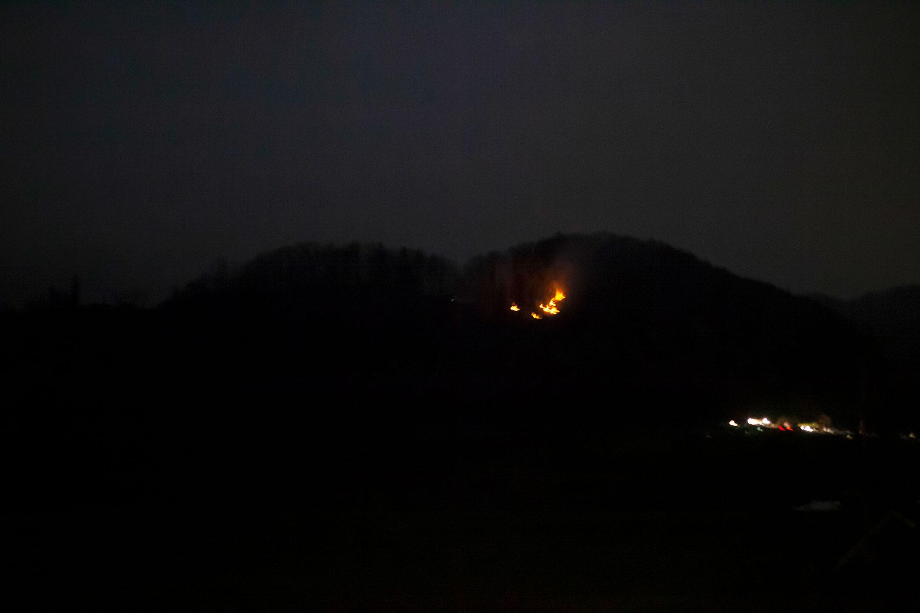 Das Sturmtief «Sabine» facht in der Oberrüti, Ennetmoos einen Flurbrand an.