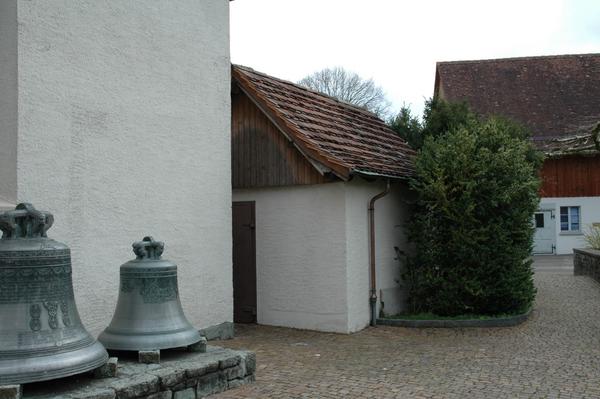 Militärbunker als Teil des Kirchenensembles