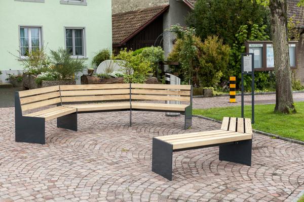 Bank beim Dorfplatz