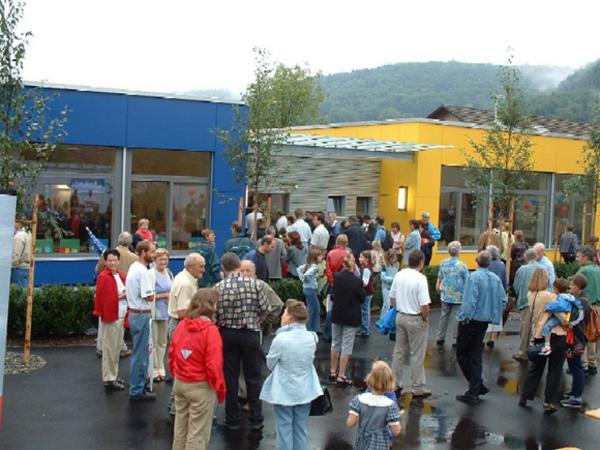 Die Bevölkerung nutzte die Gelegenheit, die neusten Gebäude im Dorf zu besichtigen.
