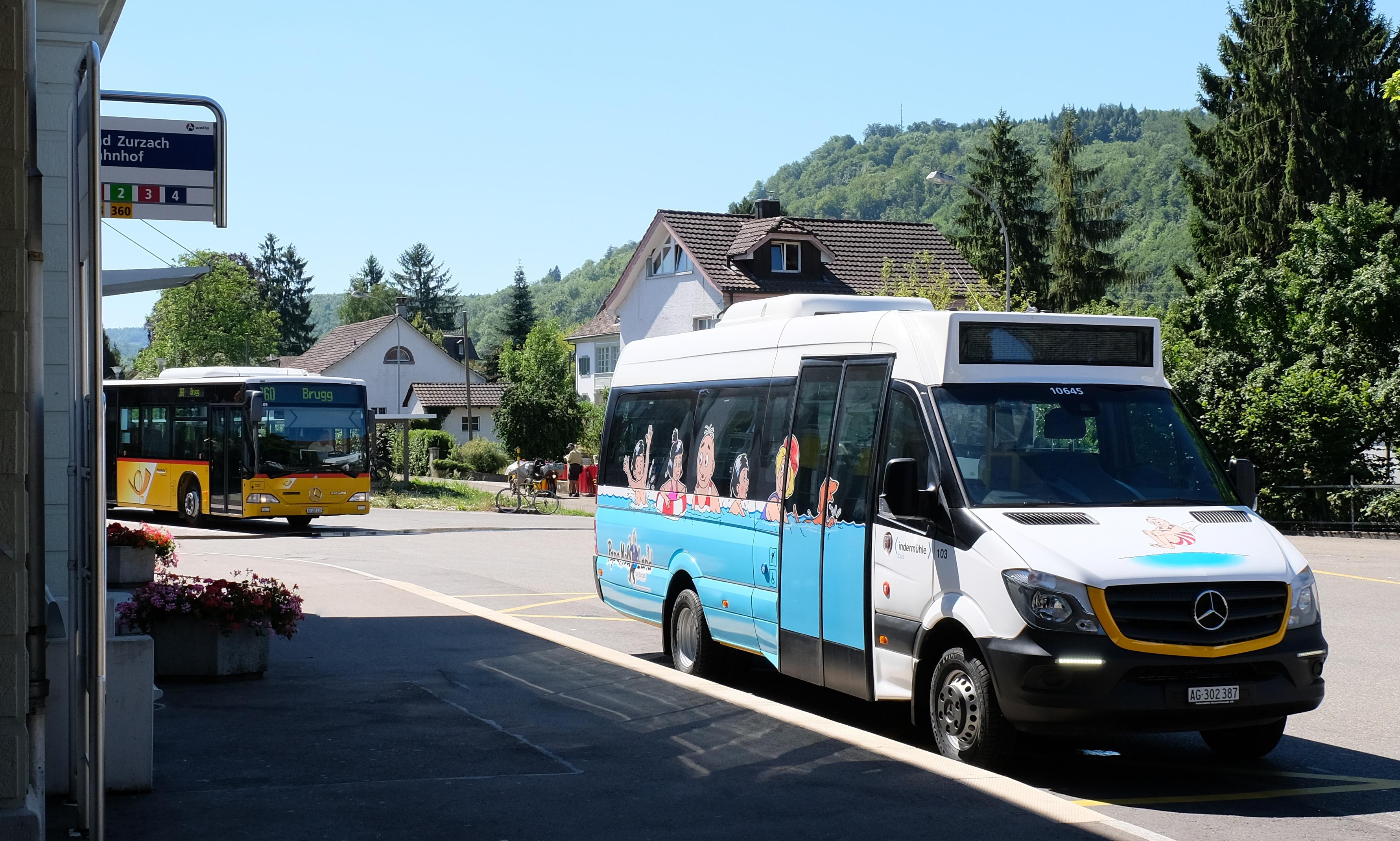 Zurzibus am Bahnhof Bad Zurzach