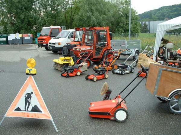 Am Samstag, 21. Mai 2005 wurde der 10-jährige Geburtstag des Werkhofs gefeiert. Der Anlass wurde mit dem Neuzuzügerapéro verbunden. Im Bild der Steiner Fahrzeugpark.

