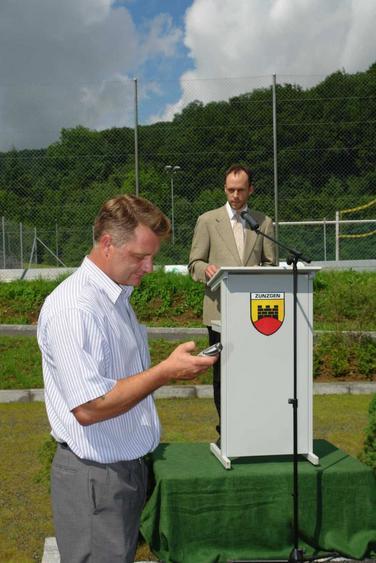 Horst Kenzelmann löst das Glockengeläute 
per SMS aus.