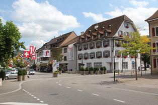 Gemeindeverwaltung von Seiten Hauptstrasse/Bahnhofstrasse