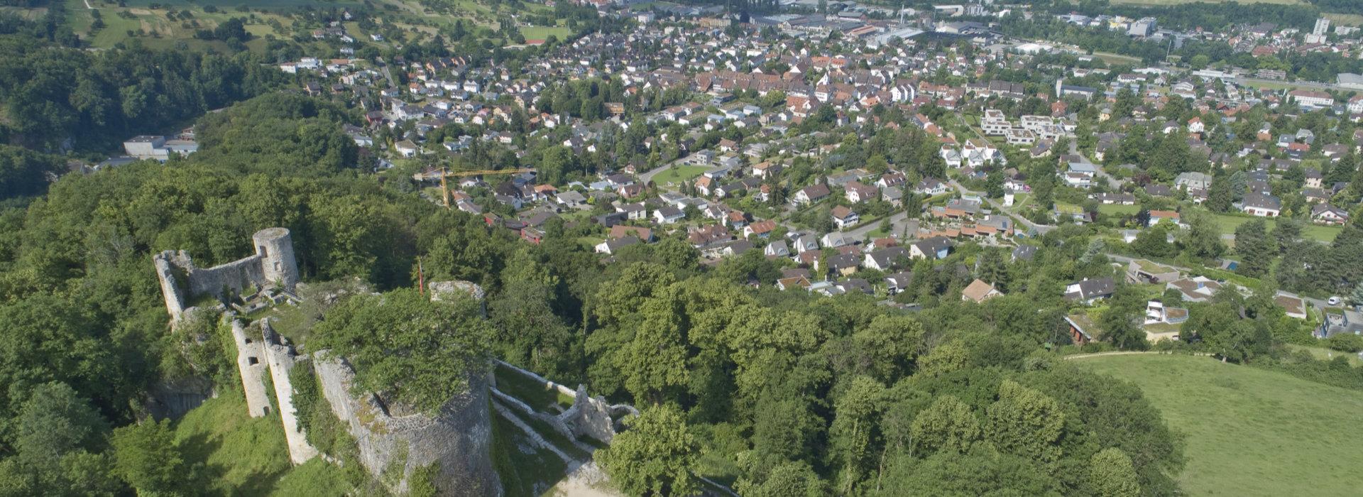 Symbolbild zeigt die Ruine Dorneck und die angrenzende Aussicht