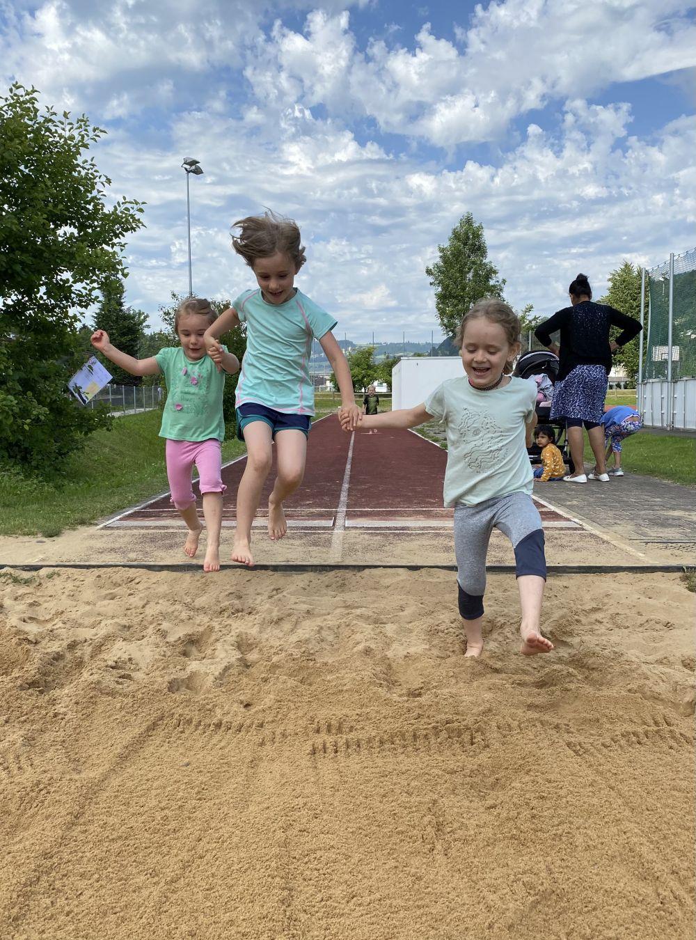 Spiel und Spass beim Purzelbaumfest vom Kindergarten Eischachen