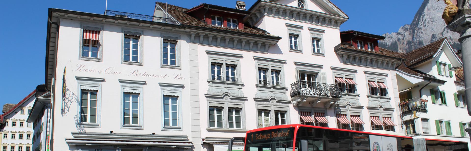 Hauptplatz mit Bus