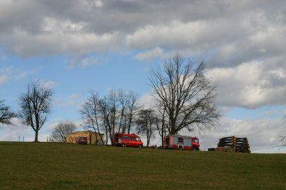 Die Feuerwehr half beim Wiederaufbau am Sonntag tatkräftig mit.