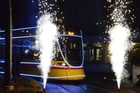 Trameinfahrt mit Feuerwerk