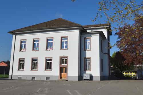 Schulhaus Dorf