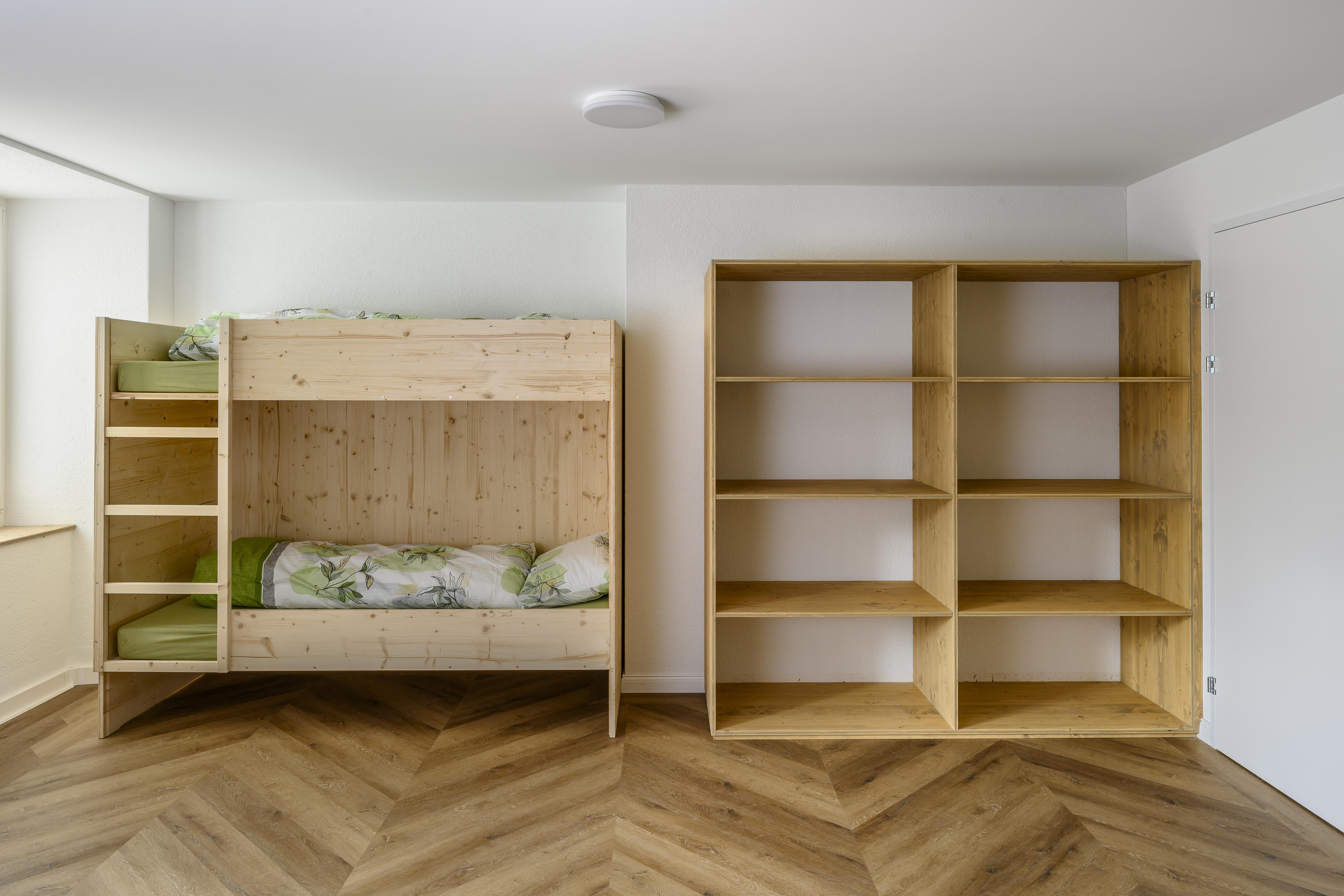 Die Schlafzimmer sind hell und grosszügig konzipiert. 