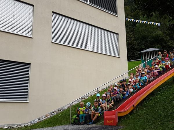 KG mit Schulhaus