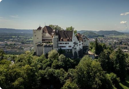 Drohnenfoto vom Schloss Lenzburg