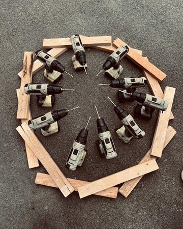 Holz und Bohrer