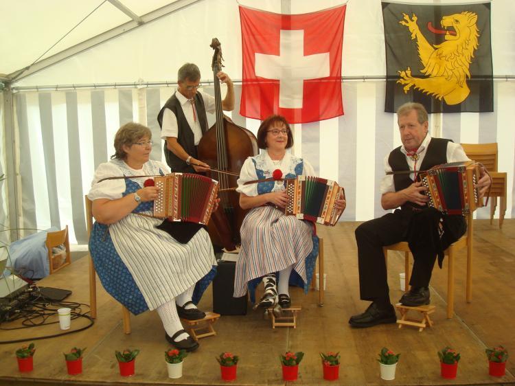 Einstimmung mit den Schwyzerörgeli Fründe Rüti