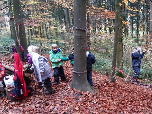 Kindergarten Gom: Herbsttage im Wald