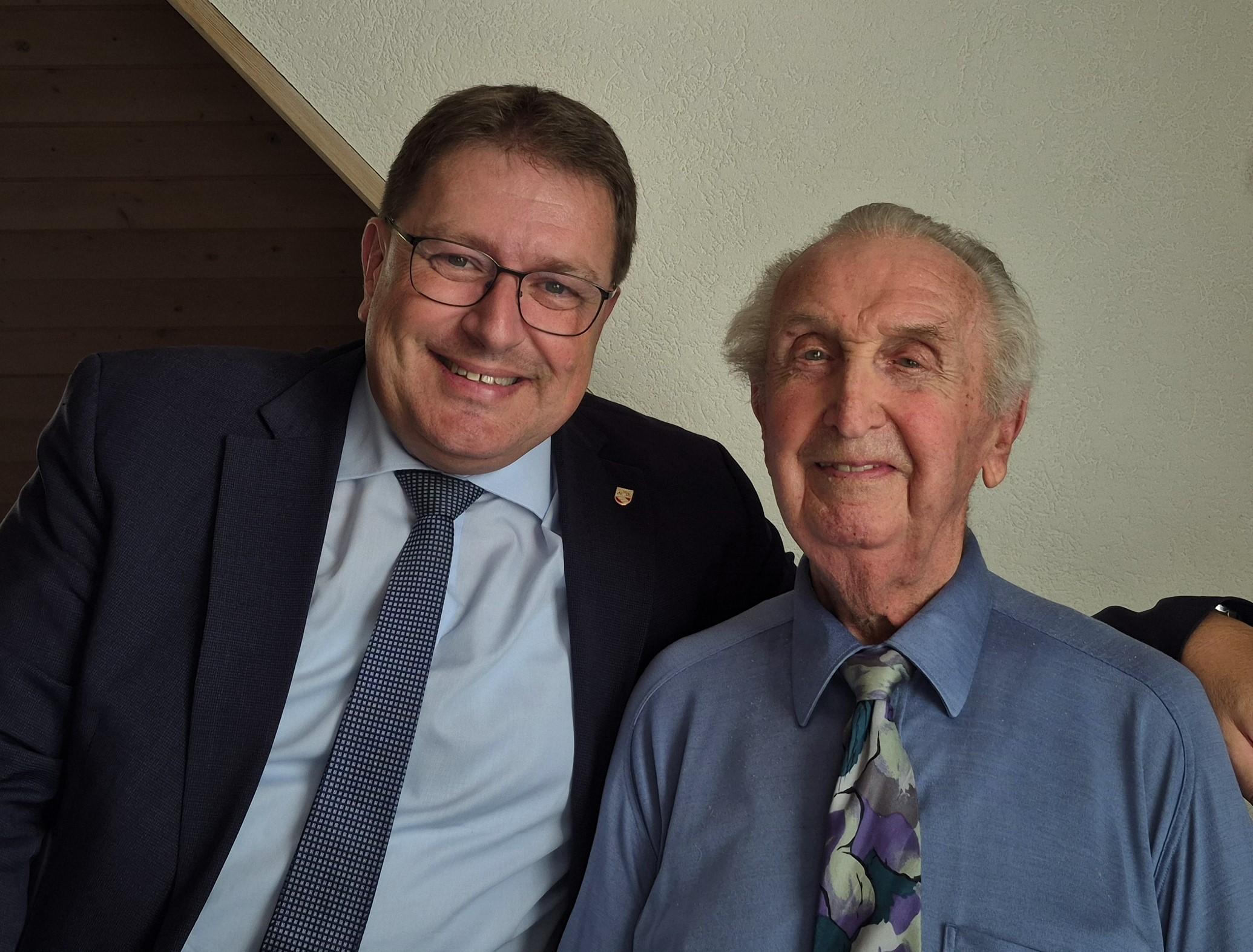 Am Montag, 12. Oktober 2026, feierte Bäckermeister Ernst Leuenberger seinen 90. Geburtstag!
Die Gemeindebehörden gratulieren ganz herzlich dazu.