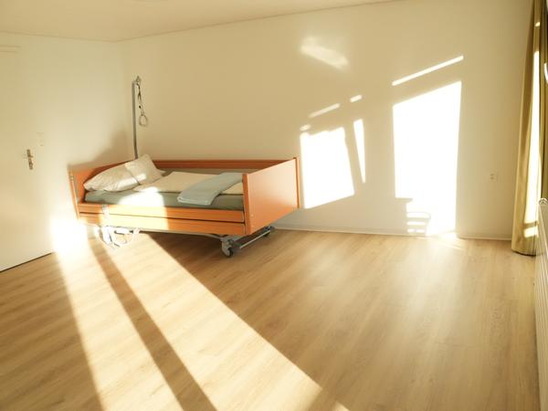 Neues Zimmer mit Balkon und WC, Südseite
