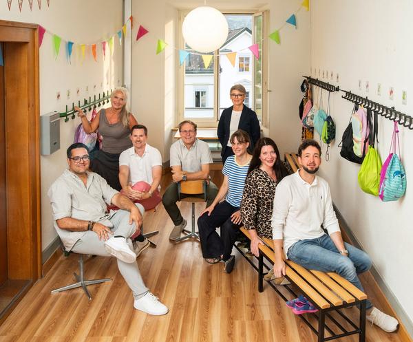 Mitglieder der Primarschulpflege Dübendorf sind auf diesem Bild zu sehen.