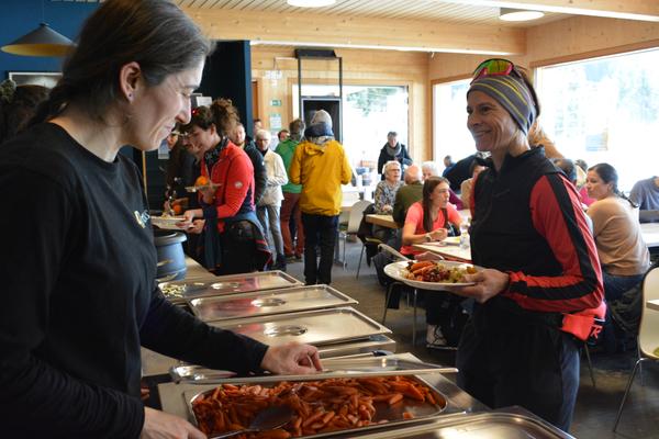 Das ist das Restaurant 4Reasons: Während der WEF-Woche steht für die Besucherinnen und Besucher ein tolles Buffet bereit.