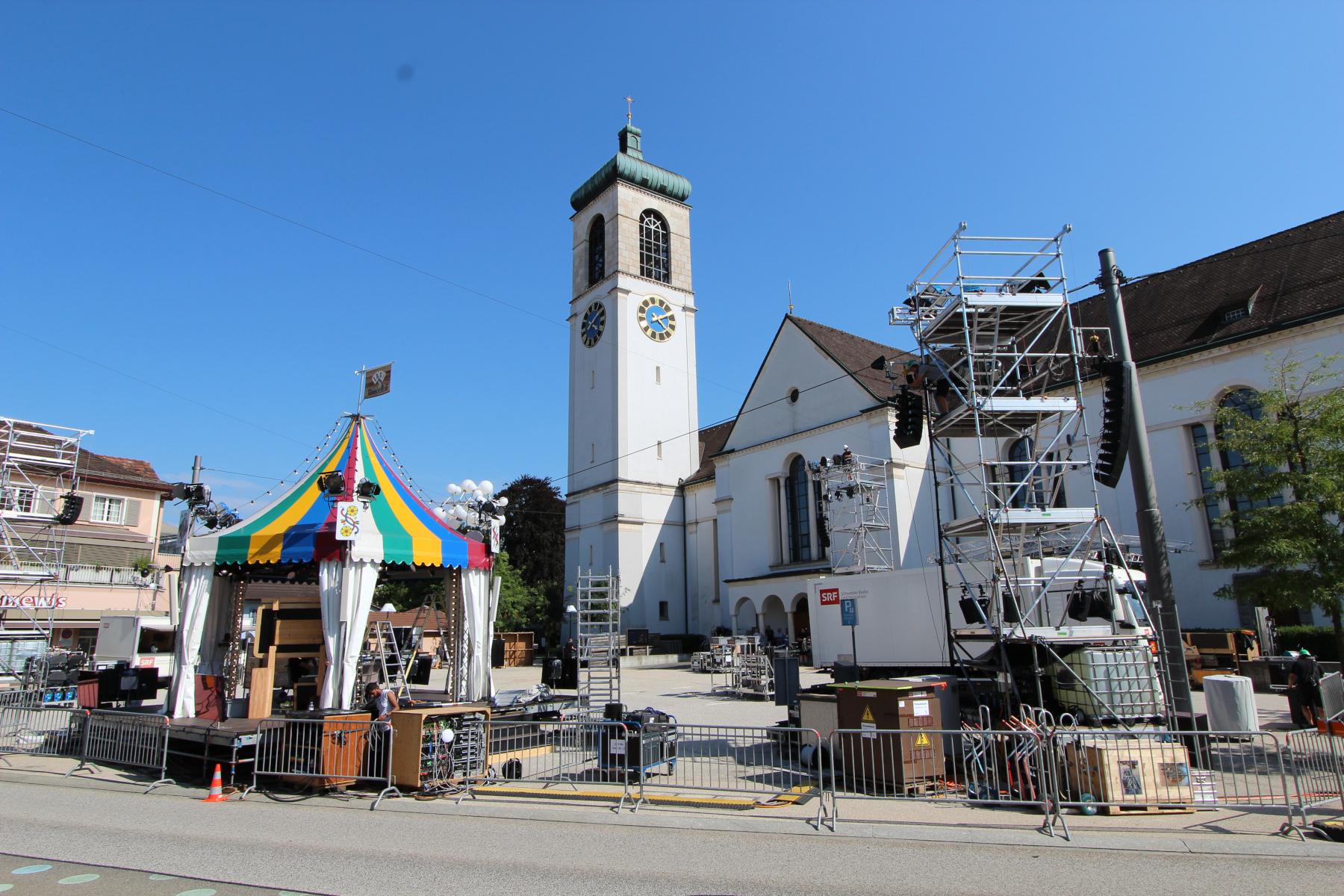 Aufbauarbeiten in Gossau