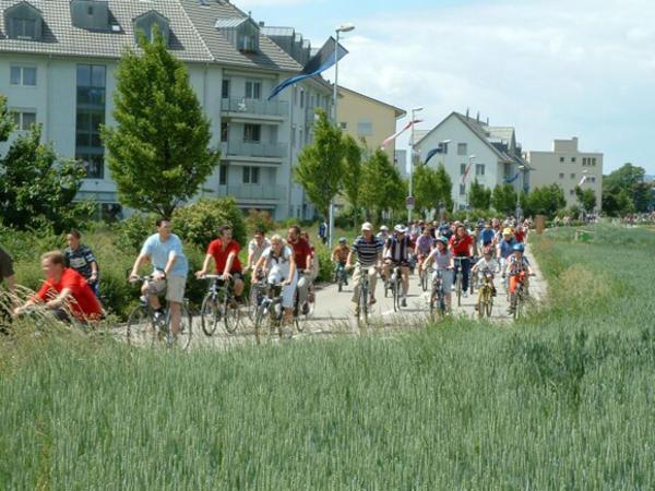 Eine endlose Fahrradkolonne auf der Münchwilerstrasse in Stein.
