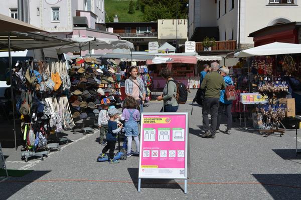 Pinkiges BAG-Plakat anlässlich des Davoser Frühlingsmarktes im Mai 2020