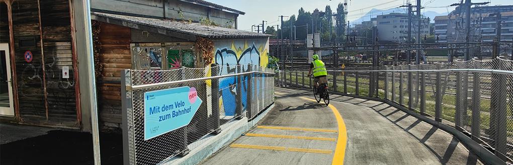 Einfahrt in Veloweg Gleis Null