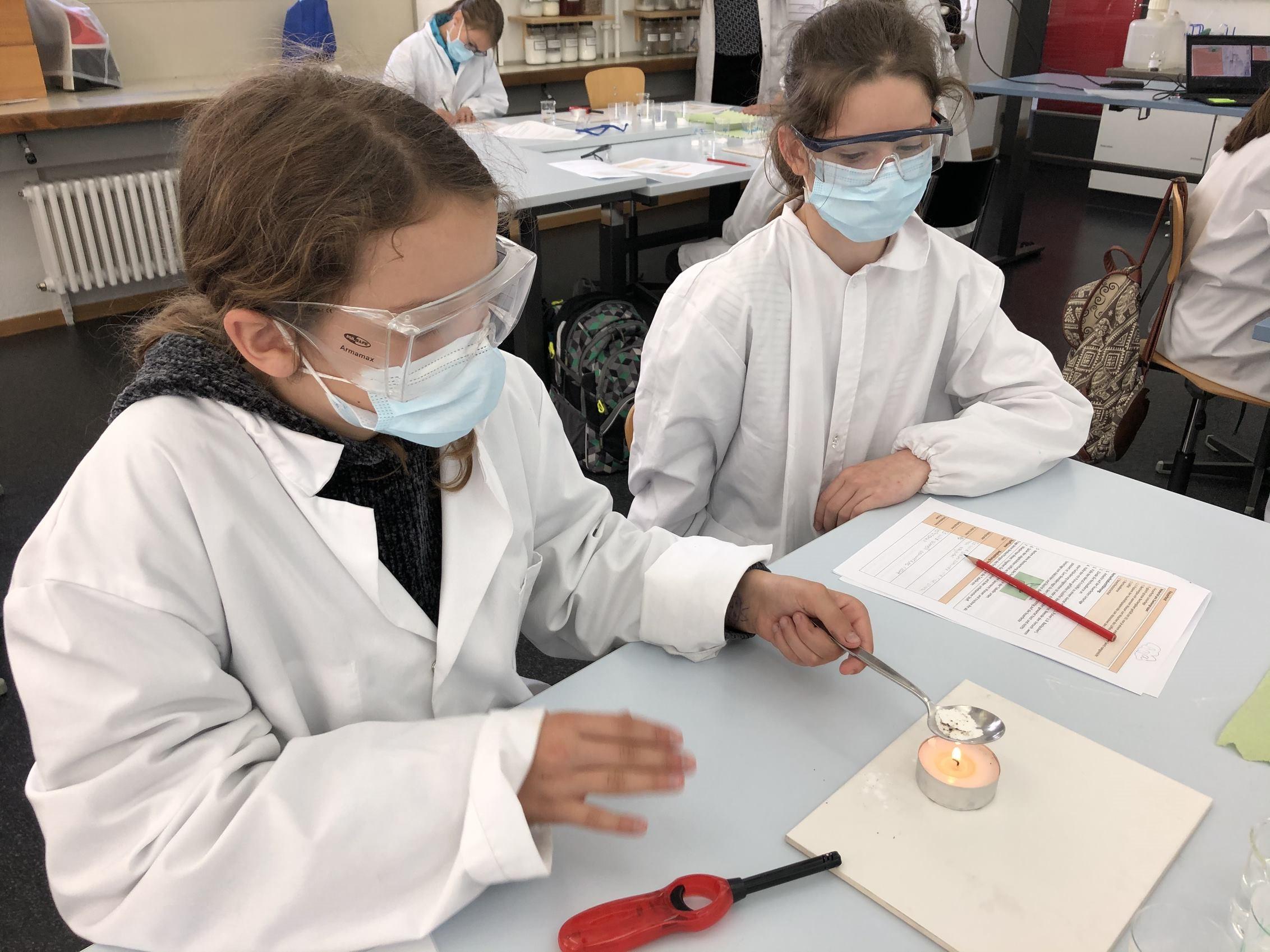 Im Lernlabor wird fleissig experimentiert