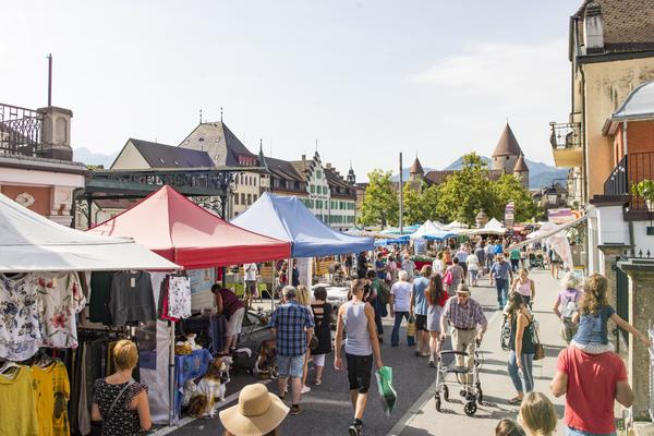 marché à la place du Marché