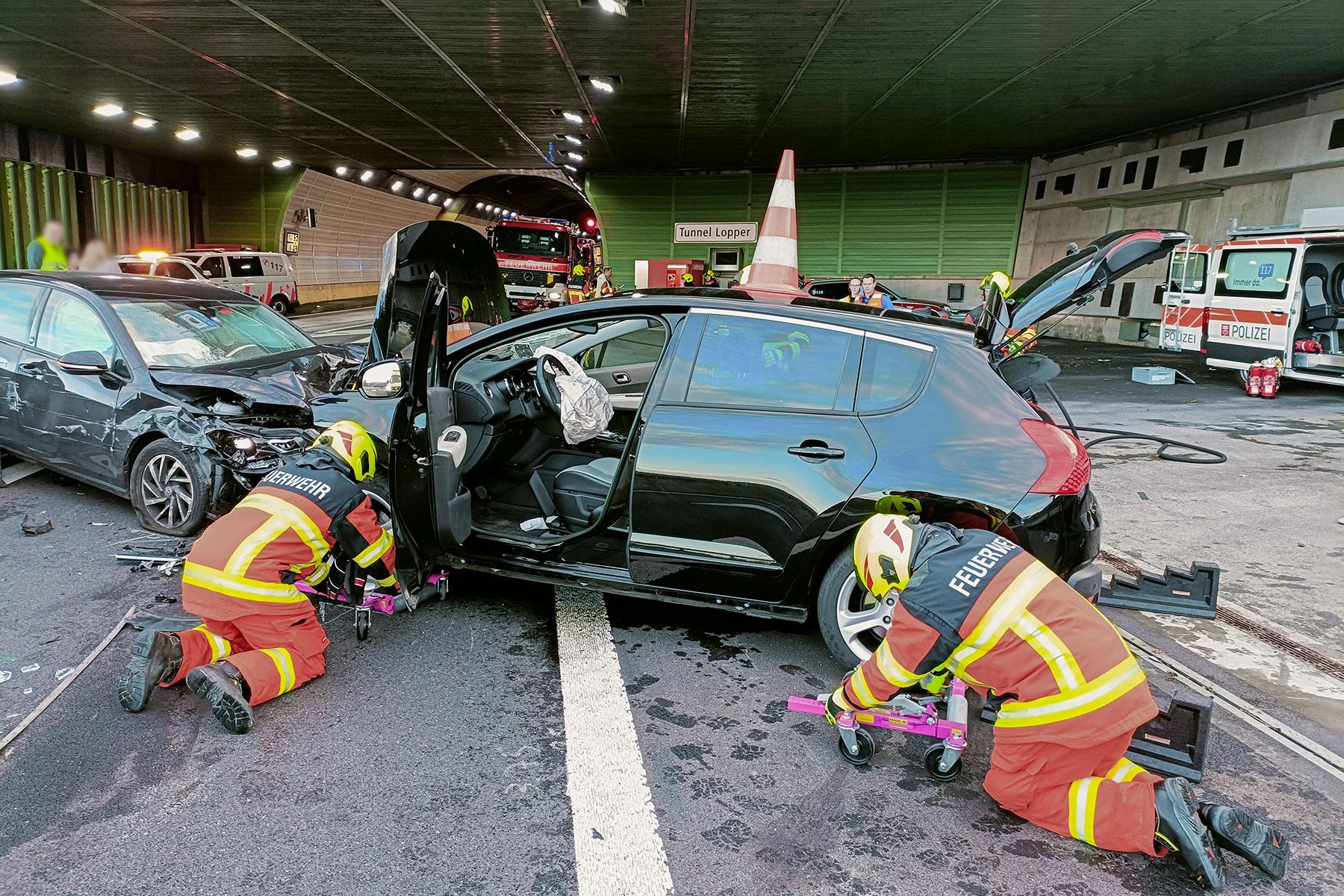 Beim Loppertunnel A8 geschieht ein Verkehrsunfall.