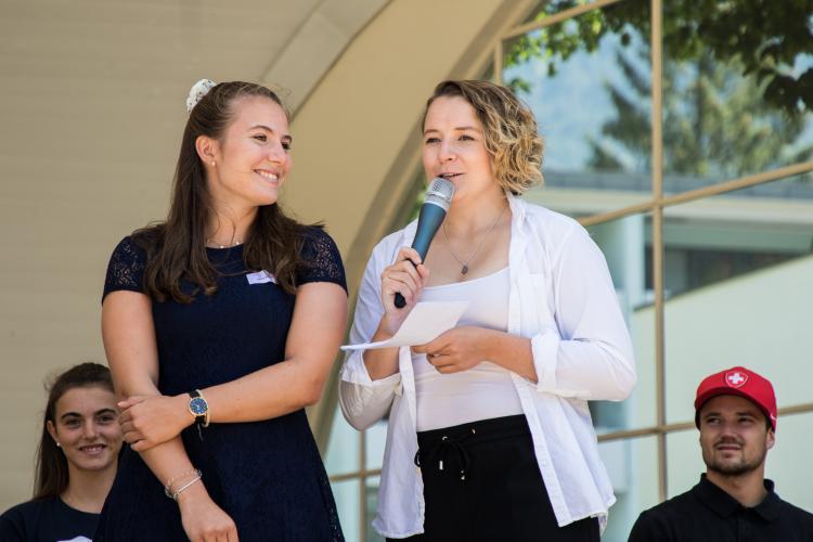 Kurz vor der Sportlerehrung standen die Langläuferinnen noch auf einem Berg. «Um rechtzeitig da zu sein sind wir so schnell wir konnten runter gerannt», erzählte Laura Bütler.