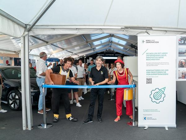Stadtpräsident Markus Bärtschiger eröffnet die Gwerb23 am Schlierefäscht