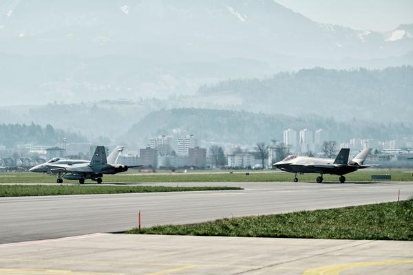 Kampfflugzeuge auf Militärflugplatz Emmen