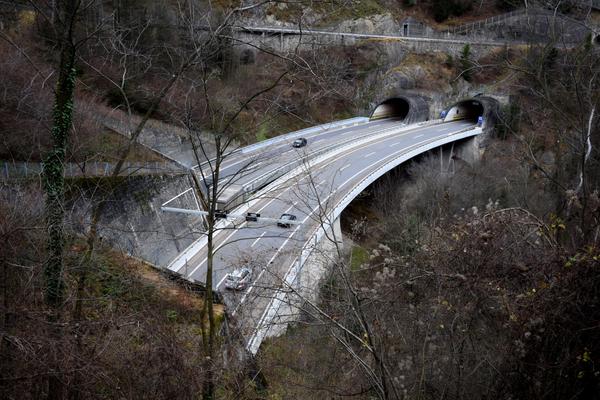 Der von der Arbeiten betroffene Abschnitt der Autobahn A2 zwischen Amsteg und Gurtnellen. Bild Amt für Betrieb Nationalstrassen