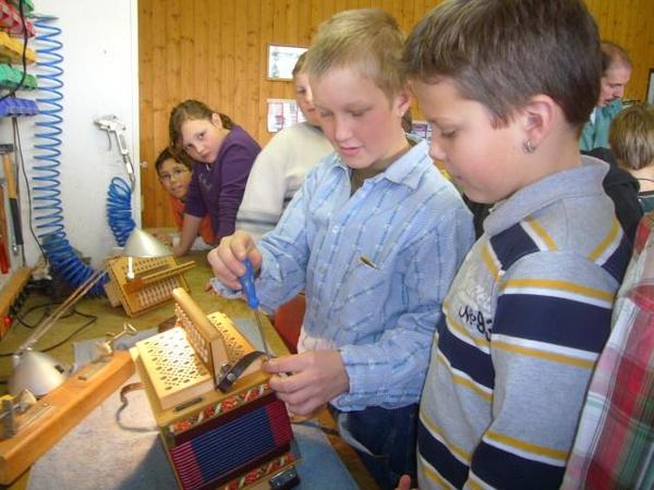 Besuch beim Schwyzer-Örgelibauer