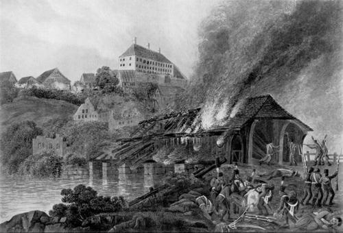 Vor und nach 1800 befand sich Europa in einem gewaltigen Umbruch, ausgelöst durch die französische Revolution. Über diese Zeit schreibt Alberto Jucker 1881 u.a. in seinem kleinen Andelfinger Geschicht-Buch:
"Unsere biderben landlewt machten nichts am revoluzionniren unnd liessen der sach iren lauff; und wären nicht die franzosen gewäsen, so den gnedigen heren zu Freyburg und Soloturn die perückken von den Patricierschedeln gerissen, allso dasz Burgermeyster unnd Rät der Statt Zürich erschraken gleichsam als ob eynem gewaltigen Erdbeben, so wärent meyne lieben Landsleut hewte noch die allerfrömsten Untertanen."

Diese "Befreiung" ging nicht gewalt- und spurlos vorüber. 
1798 brauchte Frankreich das Gebiet der Eidgenossenschaft für ihren Durchmarsch nach Italien. Mit dieser Besetzung durch die Franzosen ging die Herrschaft der Stadt übers Land zu Ende. Die Vogteien wurden aufgehoben - auch die Vogtei im Schloss Andelfingen. Im Mai 1798 marschierten die Franzosen auch in Andelfingen ein. Durch ihre Einquartierung wurde aus den Befreiern bald eine Last und die freiheitliche Stimmung wich der Bedrückung. Die Hauptwache war im Gemeindehaus, die Offiziere nahmen Quartier im Schloss, Pfarrhaus und in den Wirtshäusern und die Soldaten bezogen bei etwa 110 Familien Quartier. Nach dem französischen Recht musste die Bevölkerung unentgeltlich fürs leibliche Wohl der Offiziere, Soldaten und Pferde aufkommen. Diese schwer belasteten Bürger haben zur Erleichterung der Sorgen dann und wann ein wenig Wein aus dem Gemeindekeller erhalten.
Anfangs April 1799 hat sich die Situation dramatisch zugespitzt. Die Österreicher unter Erzherzog Karl, als Teil der zweiten Koalition im Kampf gegen Frankreich, näherten sich von Norden dem Rhein. Dies hatte zur Folge, dass Andelfingen noch viel stärker unter Einquartierungen zu leiden hatte. Und im Schloss wurde ein Generalquartier eingerichtet. Damit wurde es für die Andelfinger wortwörtlich brenzlig. Die Österreicher überquerten den Rhein und näherten sich Andelfingen. Der 25. Mai 1799 wurde dann für die Andelfinger zum schlimmsten Tag. Die Franzosen stellten ihre Geschütze beim Schloss auf und es flogen Kanonenkugeln und Granaten von allen Seiten. Die Österreicher, die sich bereits auf dieser Seite der Thur befanden, wurden arg bedrängt und mussten sich zurückziehen. Sie machten dabei den Fehler, die Holzbrücke vorzeitig in Brand zu setzen. Für einige wurde dies zum Verhängnis, weil dadurch ihr Fluchtweg abgeschnitten war.
In den beiden Dörfern entstand grosser Schaden, Häuser brannten ab oder erlitten durch den Kugelhagel grossen Schaden, besonders auch das Schloss. Es wurde für einige Zeit unbewohnbar.
Wie wenn das noch nicht schlimm genug wäre, kam es anschliessend nach dem Kampf noch zu ganz schlimmen Plünderungen, vor allem in Kleinandelfingen. Dort war nämlich unter den kaiserlichen Soldaten das falsche Gerücht aufgekommen, die Kleinandelfinger hätten während dem Kampf den Franzosen geholfen und auf sie geschossen.
Am nächsten Tag, am 26. Mai zogen die Franzosen ungestört aus Andelfingen ab. Die Österreicher mussten zuerst eine Pontonbrücke errichten, um ihnen zu folgen. Die Franzosen erlitten dann bei Zürich eine Niederlage und der Kanton wurde in zwei streng geteilte Verwaltungsgebiete geschieden. Der nördliche Teil, also auch Andelfingen unterstand ganz dem Einfluss der Österreicher.

Im "kleinen Andelfinger-Geschichtbuch" von Alberto Jucker, lesen wir: "Im Sommer zogen die Oestrycher ausz unserem Kanton weg und iren Platz nam eyn russisch heer ein. Das war merckwürdig genug und gantz sonderbarlich für alle leut, diese frembden Gest in iren unerchanten Uniformen zu sehen; war darunter vil bärbeiszig, ruchvolk."
Diese waren für die Bevölkerung eine arge Plage. Sie stahlen was sie konnten und brachten das kleine, kriechende Ungeziefer, die Läuse ins Land. "Auf ihren Lagerstätten bewegten sich oft dem Anscheine nach die Strohhalme von selbst."

Im September siegten die Franzosen in der zweiten Schlacht bei Zürich und in einer 11-stündigen Schlacht bei Oerlingen/Kleinandelfingen. Unter dem Oberbefehl von General Massena wurden die Russen völlig geschlagen. "Das Schlachtfeld war mit Leichen bedeckt."
Ganz Helvetien, also auch Andelfingen, kam wieder unter die Herrschaft der Franzosen. Es kam wieder zu bedrückenden Einquartierungen. Diese sehr entbehrungsreiche und unruhige Zeit der Helvetic dauerte bis zum 14. März 1803. An diesem Datum gab Bonaparte dem Land eine neue Verfassung, die Mediationsverfassung. Diese brachte Frieden und eine erfreuliche Entwicklung.

Nachdem Napoleon in Russland und in Leipzig seine Niederlage erlitten hatte, wurde die Mediationsverfassung am 29. Dezember 1813 aufgehoben.
Und wieder litt Andelfingen monatelang unter Einquartierungen, da die Heeresstrasse der Verbündeten nach Frankreich durch Andelfingen führte.
